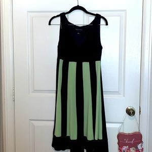 EUC! Women’s Black and Light Green Dress Size 6